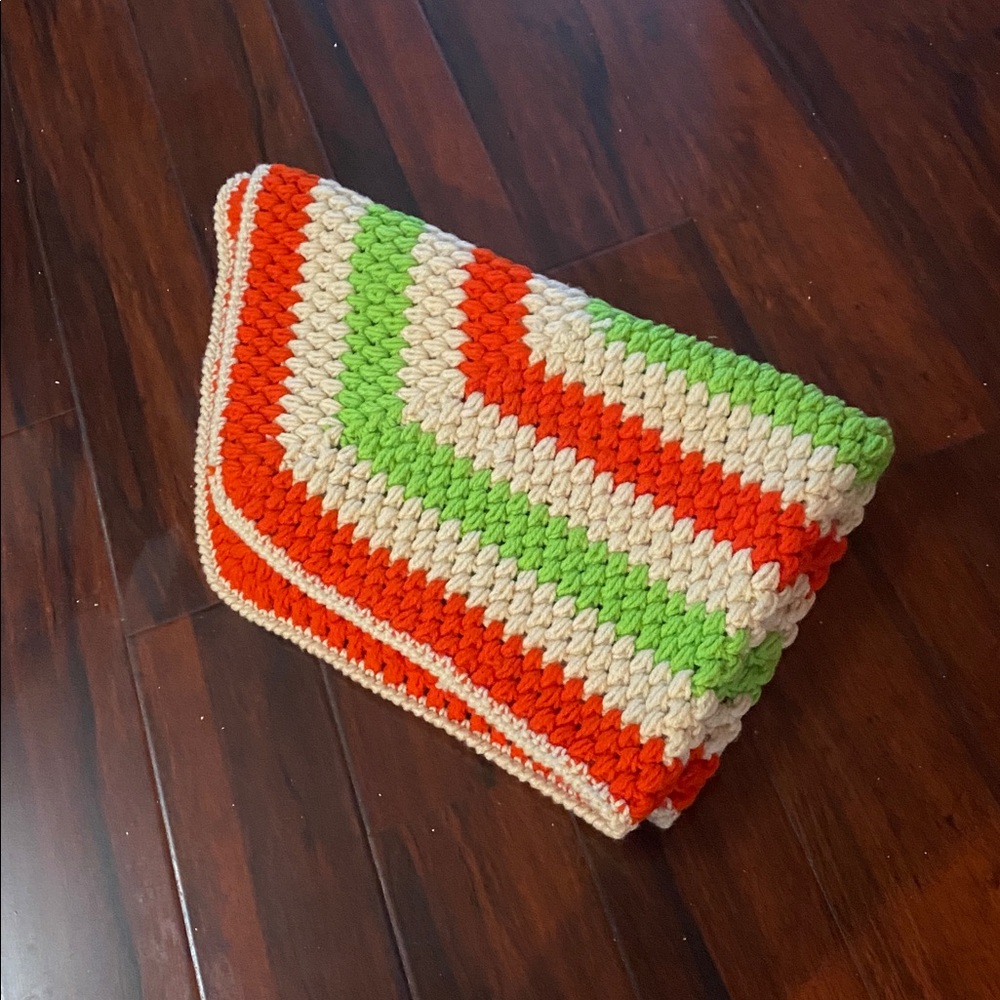 Retro 1950s Style Crocheted Rag Rug – Elongated Hexagon Shape, Washable - Picture 3 of 5